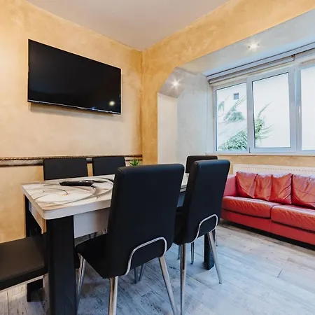 Noua Oasis With Parking Брашов